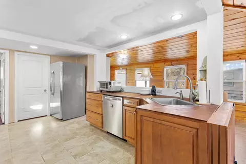 Kitchen - 169 Ashworth Ave, Hampton, NH 03842 photo 3 of 4