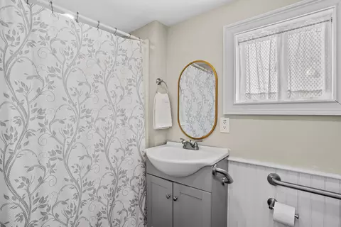 Bath - 169 Ashworth Ave, Hampton, NH 03842 photo 2 of 4