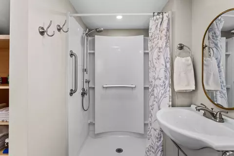 Bath - 169 Ashworth Ave, Hampton, NH 03842 photo 3 of 4