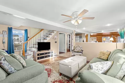Living - 169 Ashworth Ave, Hampton, NH 03842 photo 3 of 4