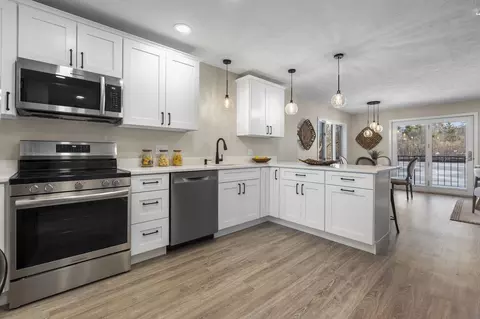 51 River Front Dr #3, Manchester, NH 03102