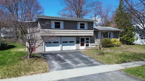 104 Lakewood Pkwy, Burlington, VT 05408