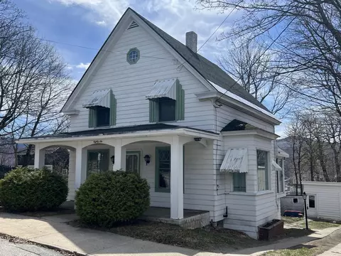 86 Elm St, Berlin, NH 03570