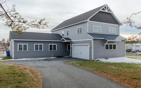 60 Dearborn Cir, Walpole, NH 03608