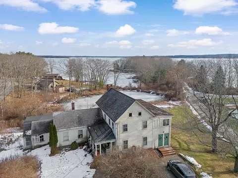 274 Bay Rd, Newmarket, NH 03857