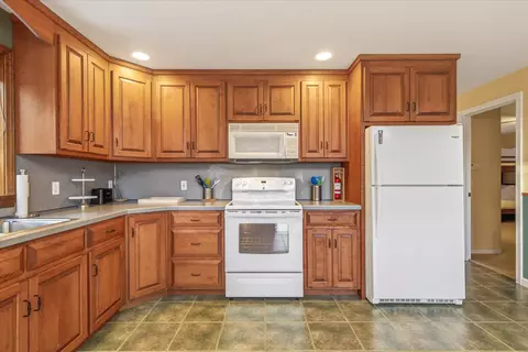 Kitchen - 201 Spruce Dr, Andover, VT 05143 photo 4 of 4