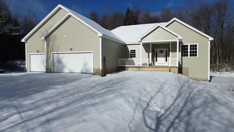 236 Leos Ln, Georgia, VT 05478