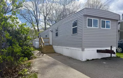 16 Polly Ann Mhp Park, Dover, NH 03820