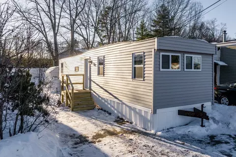16 Polly Ann Mhp Park, Dover, NH 03820