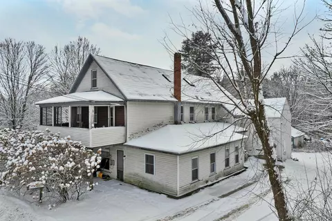 11 White Plains Rd, Webster, NH 03303