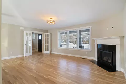 Living - 2 Hilliard Dr, Hampton, NH 03842 photo 3 of 5