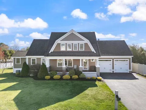 2 Hilliard Dr, Hampton, NH 03842
