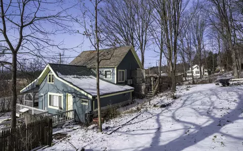 335 Grove St, Brandon, VT 05733