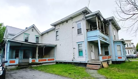 12 Pleasant St, Barre, VT 05641