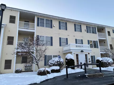 14 Crestview Cir #160, Londonderry, NH 03053