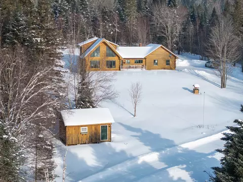 56 The Tarns Rd, Pittsburg, NH 03592