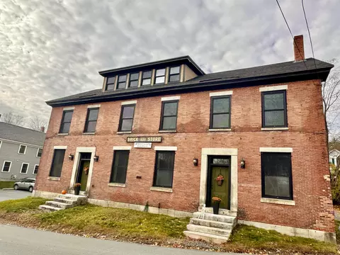 13 Goshen Rd, Bradford, VT 05033