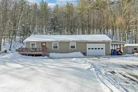 11 E Dunbarton Rd, Goffstown, NH 03045