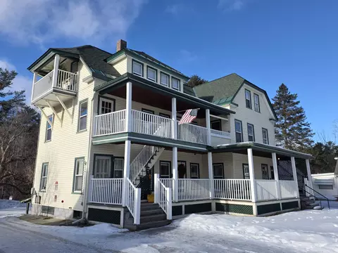32 Wesley Dr, Saint Johnsbury, VT 05819
