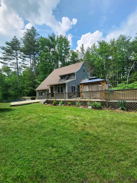 66 Hawke Ln, Danville, NH 03819