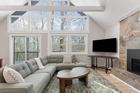 373 Tanglewood Dr, Killington, VT 05751