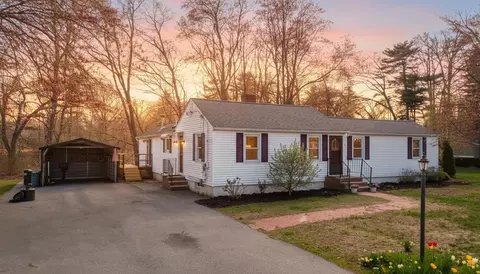 6 Forest Dr, Seabrook, NH 03874