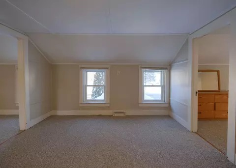 Bedroom - 818 Main St, Cavendish, VT 05142 photo 6 of 15