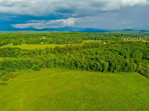 51 Rainy View Ln, Essex, VT 05452