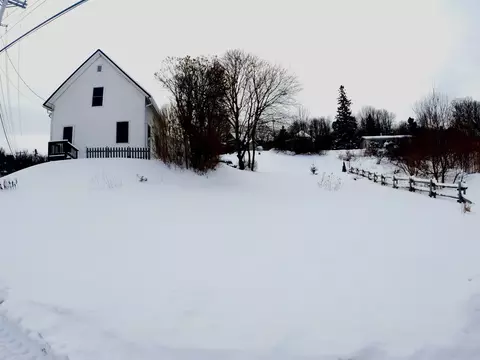 177 Lake Rd, Newport, VT 05855