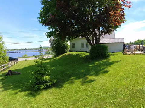 177 Lake Rd, Newport, VT 05855