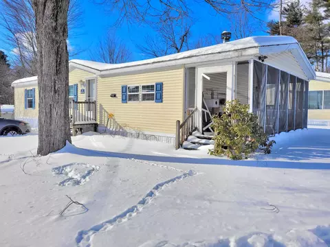 2 Darlene Ln, Litchfield, NH 03052