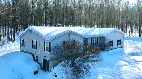 866 Ridge Hill Dr, Derby, VT 05829