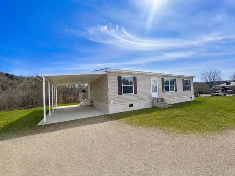 43 Crystal Ln, Lyndonville, VT 05851
