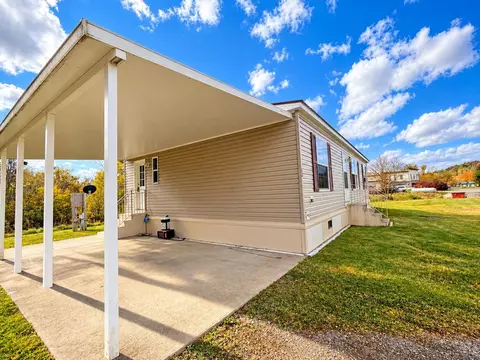 43 Crystal Ln, Lyndonville, VT 05851