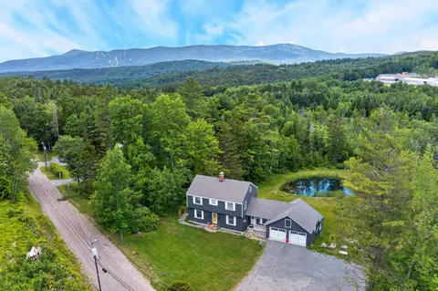 32 Old Town Rd, Dover, VT 05356