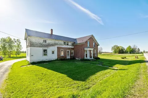 431 N Main St, Alburgh, VT 05440