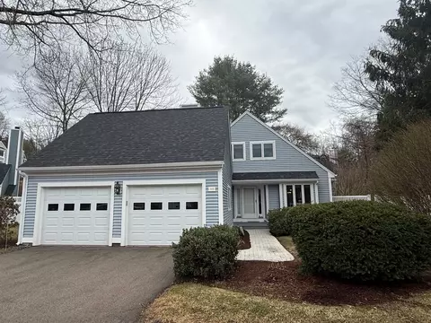 555 Straw Hill Rd, Manchester, NH 03104