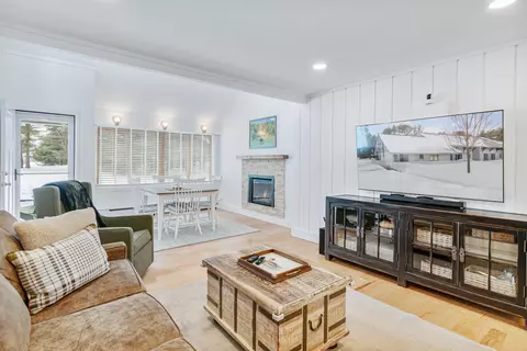 60 Village Green Dr #2A, Stowe, VT 05672