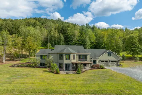 411 Wood Rd, Quechee, VT 05059
