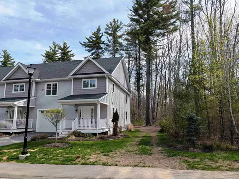 264 Woodview Way, Manchester, NH 03102
