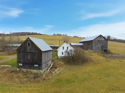 228 Nutter Ln, Barnet, VT 05821