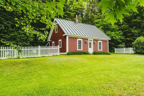 425 Nebraska Valley Rd, Stowe, VT 05672