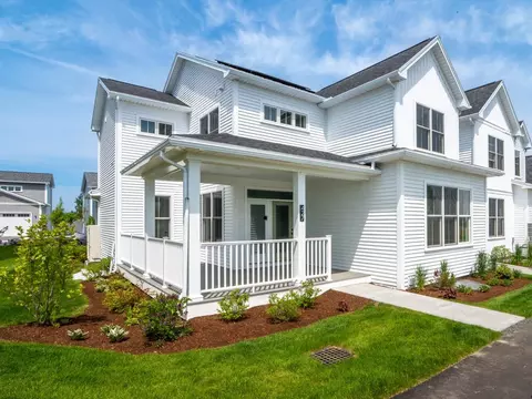 427 Old Farm Rd, South Burlington, VT 05403