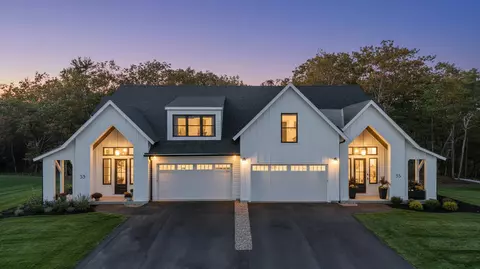 53 Trails Edge Rd, Windham, NH 03087
