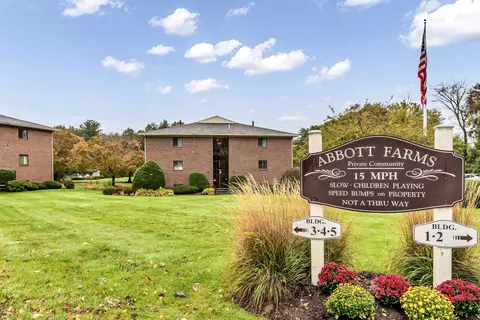 213 Abbott Farm Ln, Hudson, NH 03051