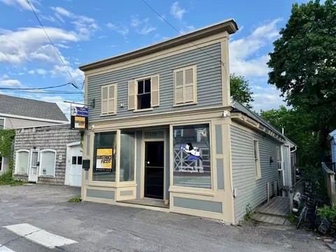 177 Main St #2, Newmarket, NH 03857