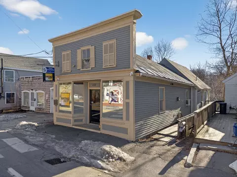 177 Main St #2, Newmarket, NH 03857