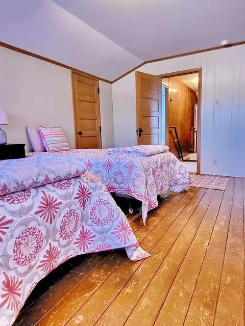 Bedroom - 2480 Main St, Bethlehem, NH 03574 photo 6 of 9