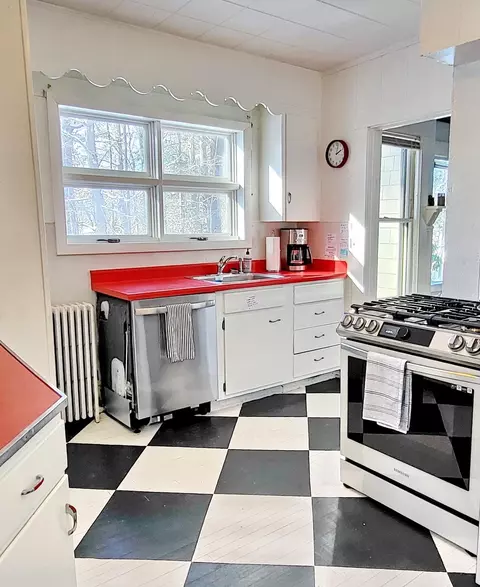 Kitchen - 2480 Main St, Bethlehem, NH 03574 photo 4 of 4