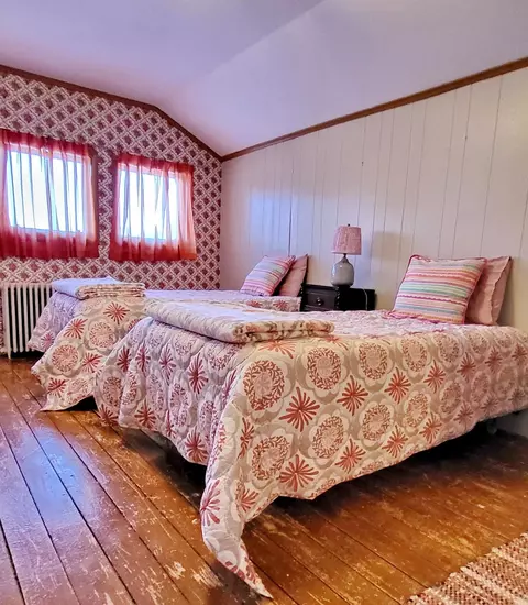 Bedroom - 2480 Main St, Bethlehem, NH 03574 photo 5 of 9